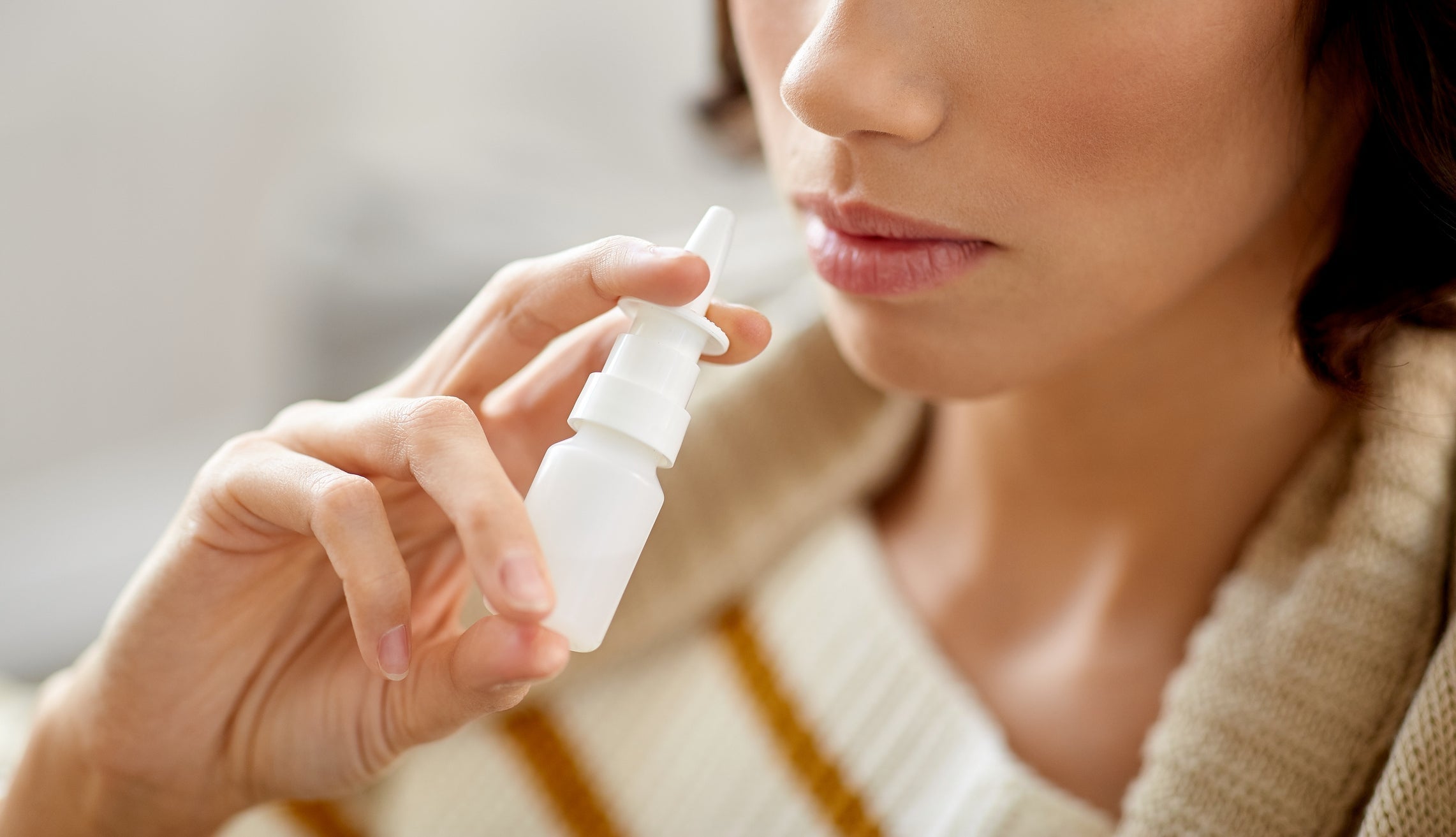 How to Use a Nasal Spray Correctly in 6 Simple Steps